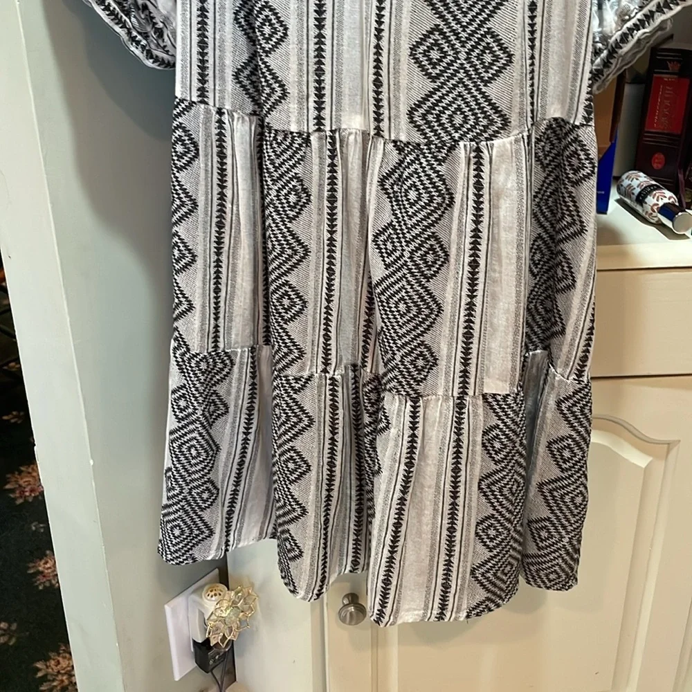 ππ Velvet | Short Sleeve Aztec Print Dress π Size Large. NWT. Pretty Style. - Picture 5 of 9